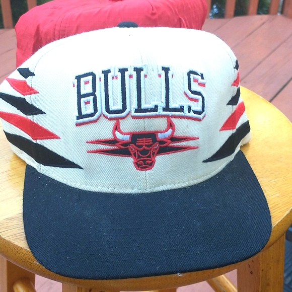 - BULLS CAP